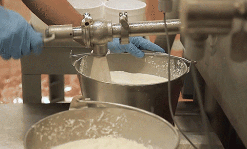 冰淇淋工厂大探秘:“雪人”的“脸”是怎么做出来的?(图3) 冰淇淋工厂大探秘:“雪人”的“脸”是怎么做出来的?(2)