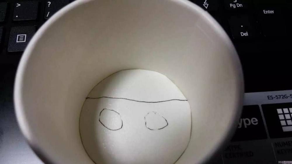 冰淇淋工厂大探秘:“雪人”的“脸”是怎么做出来的?(图10) 冰淇淋工厂大探秘:“雪人”的“脸”是怎么做出来的?(9)