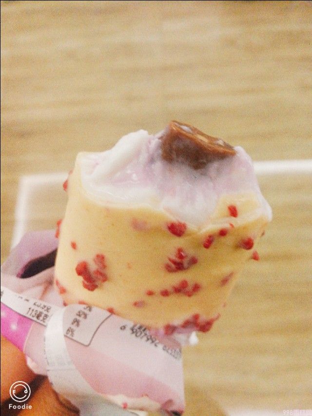 伊利新款冰淇淋,一支五块你觉得贵吗?(图4) 伊利新款冰淇淋,一支五块你觉得贵吗?(4)
