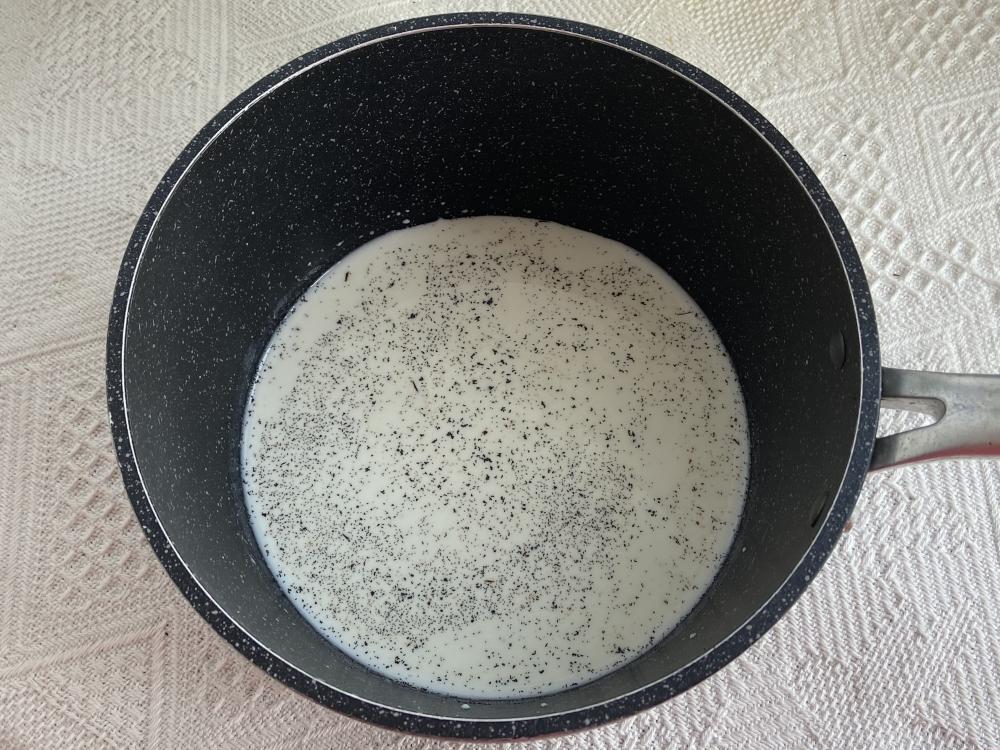 香草口味冰淇淋怎么做(做法和配方分享)(图4) 香草口味冰淇淋怎么做(做法和配方分享)(4)