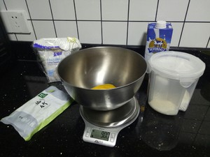 巧克力脆皮梦龙雪糕做法（不用搅拌没有冰渣熟蛋版的冰淇淋）(1)