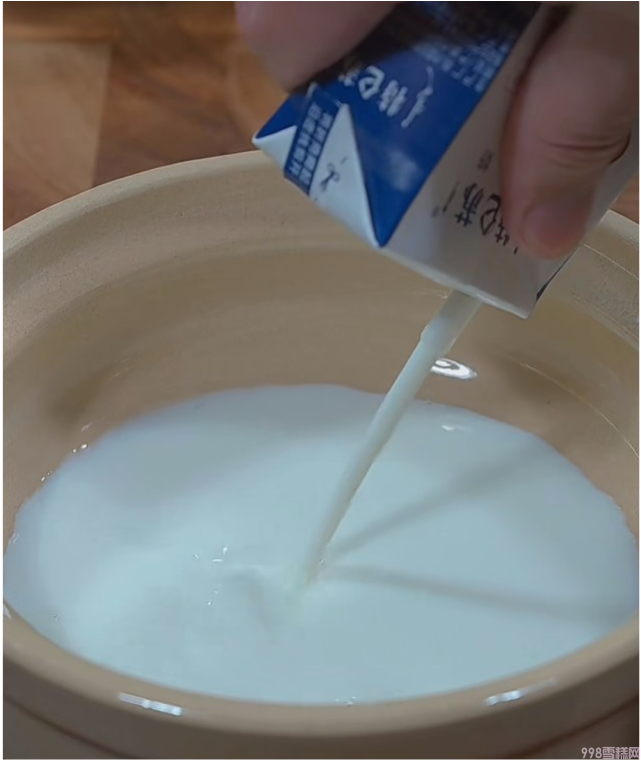 牛奶冰淇淋怎么做才好吃（在家1瓶250毫升纯牛奶就可以完成）(2)