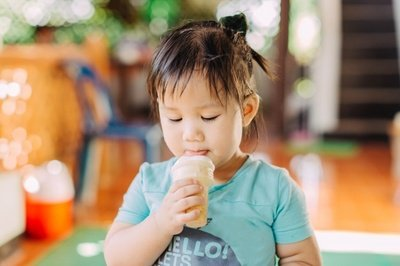 孩子能不能吃冰淇淋（吃多了真的会拉肚子吗）(2)