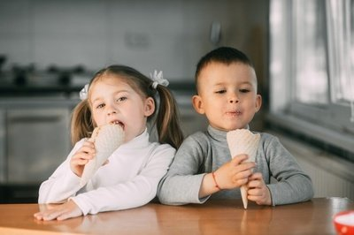 孩子能不能吃冰淇淋(吃多了真的会拉肚子吗)(1) 孩子能不能吃冰淇淋(吃多了真的会拉肚子吗)(1)