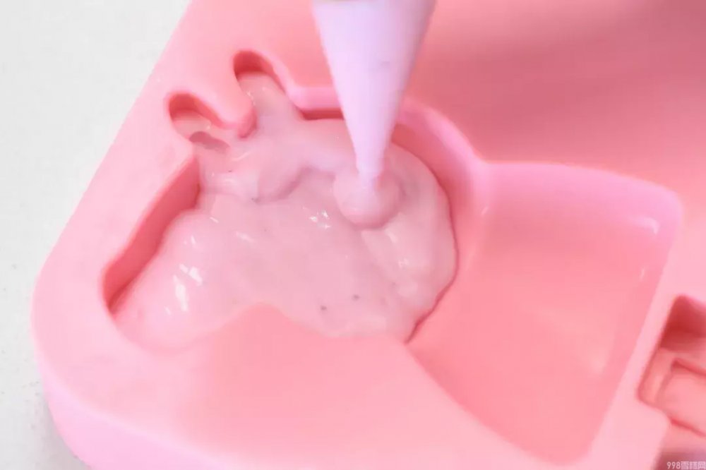 小猪佩奇雪糕怎么做的（教你做孩子最爱的佩奇雪糕）(5)