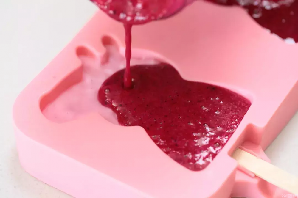 小猪佩奇雪糕怎么做的（教你做孩子最爱的佩奇雪糕）(7)