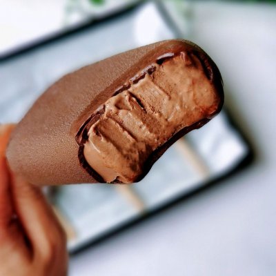 脆雪糕的做法（教你十分钟做脆皮巧克力雪糕）(12)