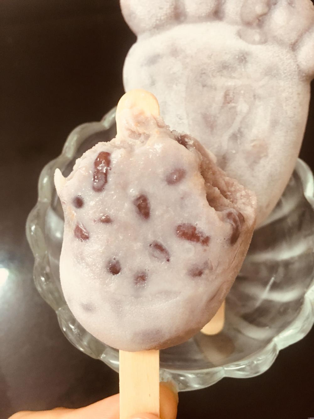 一瓶牛奶,一碗红豆,教你们做出美味鲜奶红豆冰棒(图1) 一瓶牛奶,一碗红豆,教你们做出美味鲜奶红豆冰棒(1)