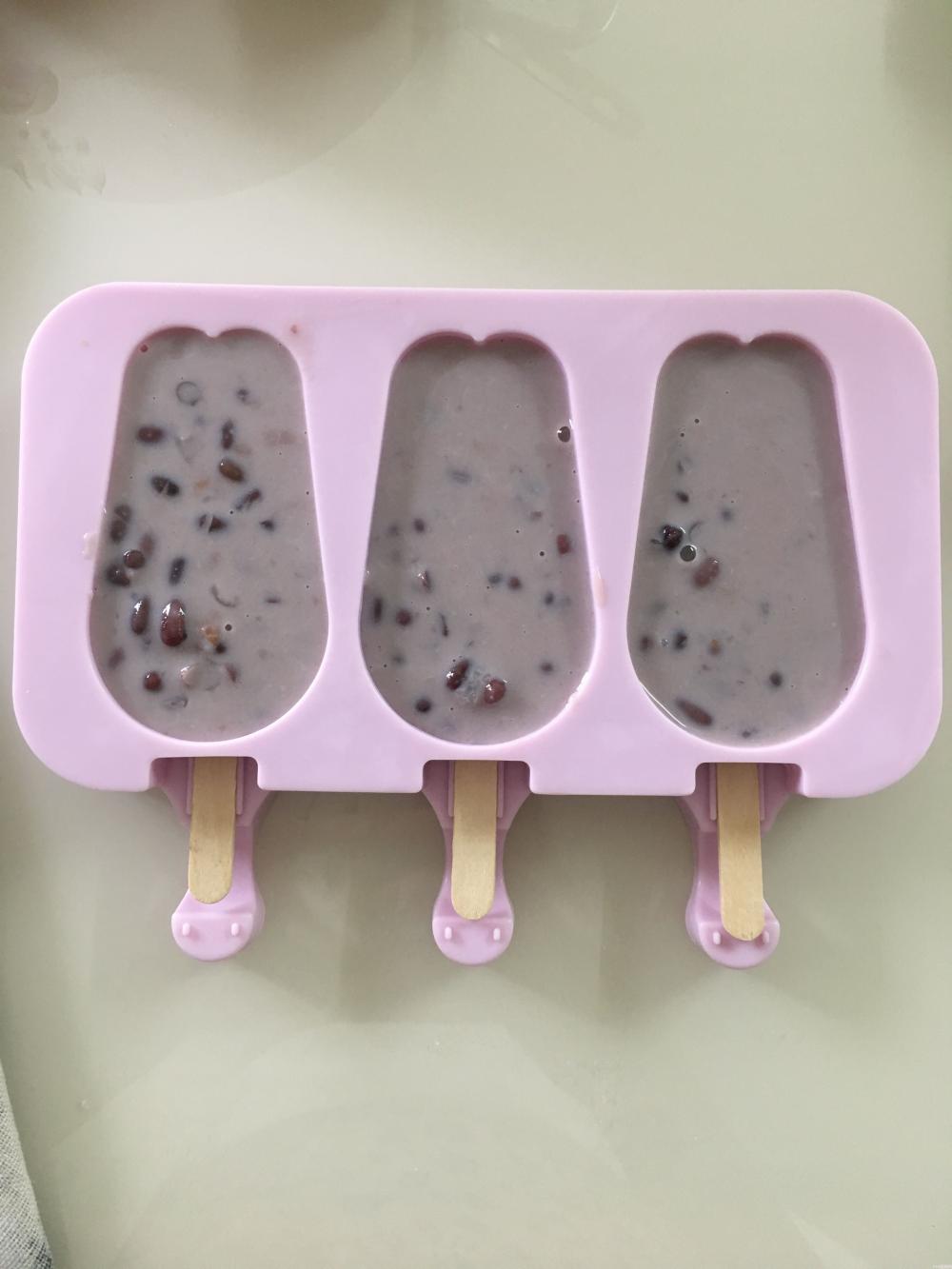 一瓶牛奶,一碗红豆,教你们做出美味鲜奶红豆冰棒(图7) 一瓶牛奶,一碗红豆,教你们做出美味鲜奶红豆冰棒(7)